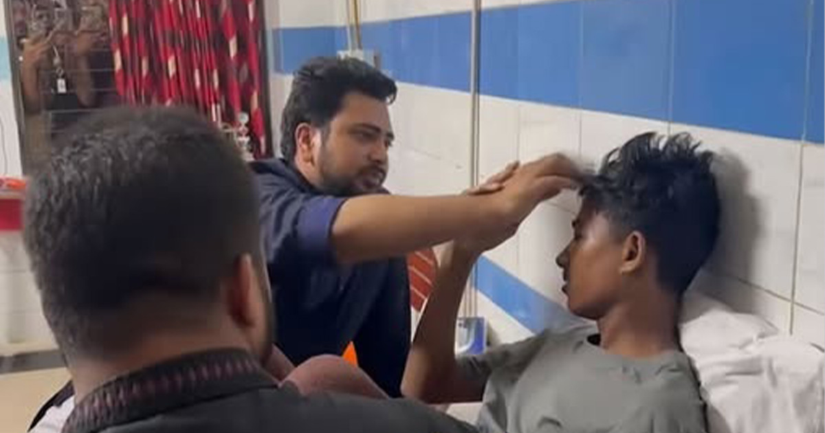 চোখ হারানো আলিফকে দেখতে হাসপাতালে নাহিদ ইসলাম